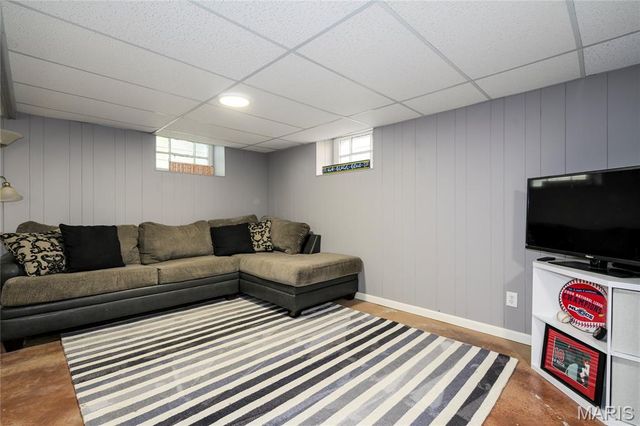 6811 Marquette Avenue, St Louis, MO 63139