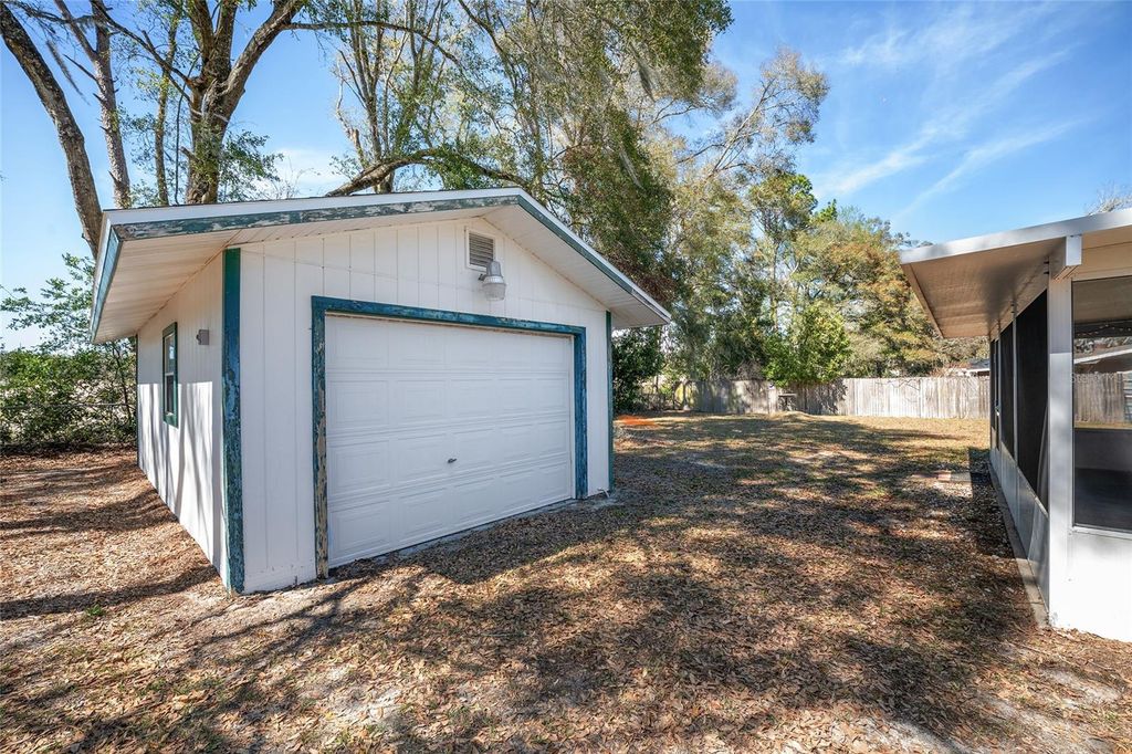 Image 38 of property listing at 3216 NE 22ND COURT, Ocala, FL 34479