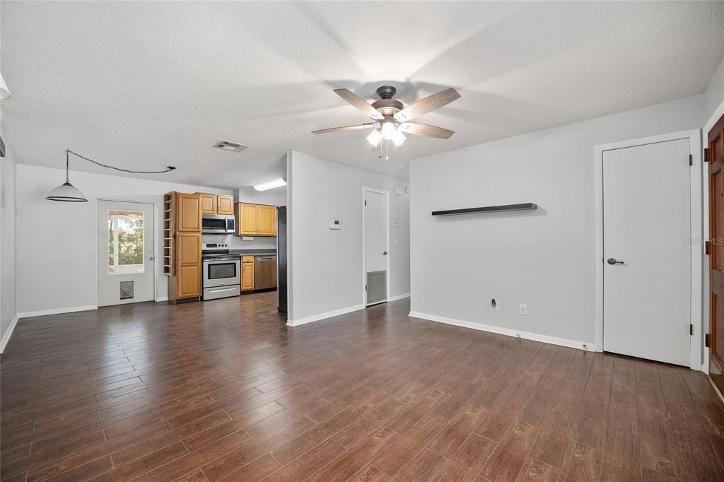 Image 10 of property listing at 3216 NE 22ND COURT, Ocala, FL 34479