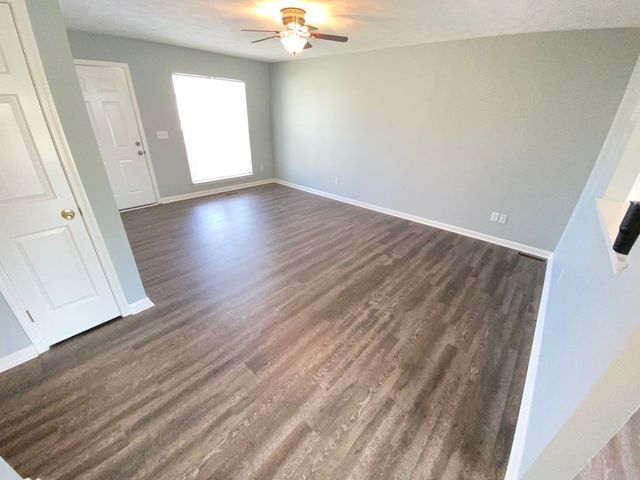 1320 Stroud Dr, Lebanon, TN 37087