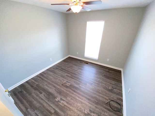 1320 Stroud Dr, Lebanon, TN 37087