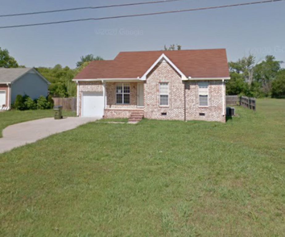 1320 Stroud Dr, Lebanon, TN 37087