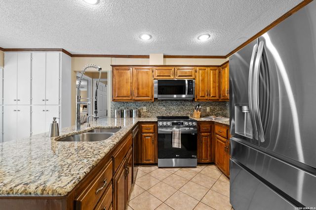318 WHISPER WOOD LN, San Antonio, TX 78216
