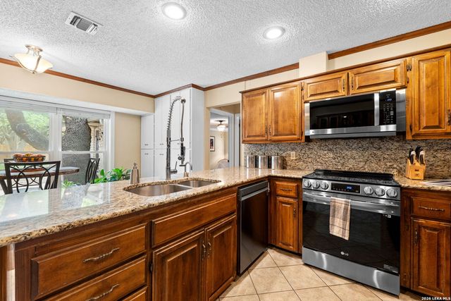 318 WHISPER WOOD LN, San Antonio, TX 78216