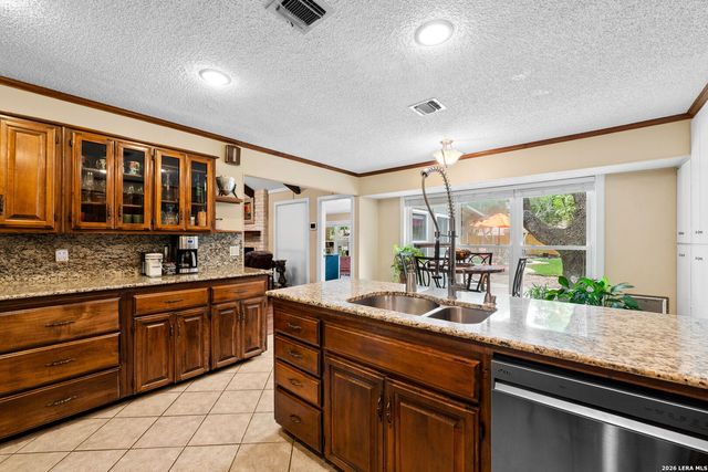 318 WHISPER WOOD LN, San Antonio, TX 78216
