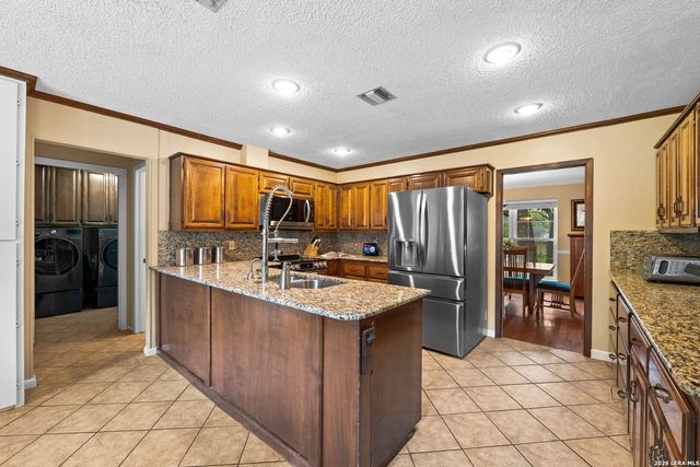 318 WHISPER WOOD LN, San Antonio, TX 78216