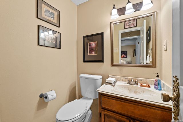 318 WHISPER WOOD LN, San Antonio, TX 78216