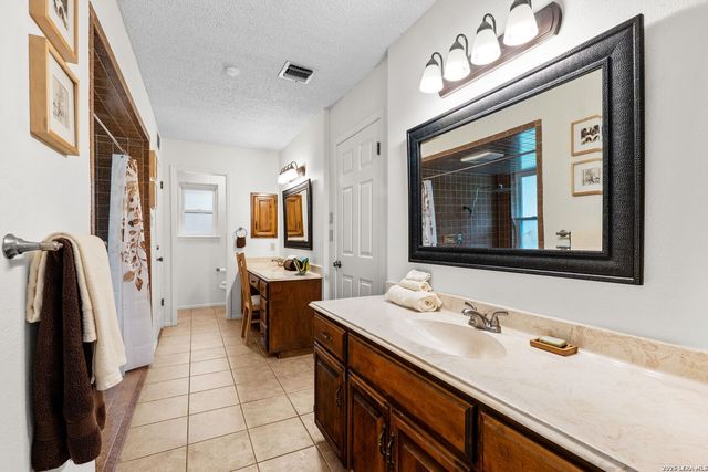 318 WHISPER WOOD LN, San Antonio, TX 78216