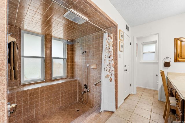 318 WHISPER WOOD LN, San Antonio, TX 78216