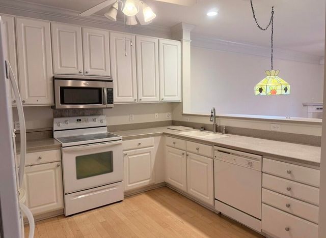 1025 Riverland Woods Place 423, Charleston, SC 29412