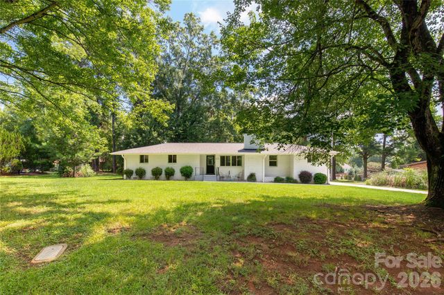 1405 Lakeview Drive, Pineville, NC 28134