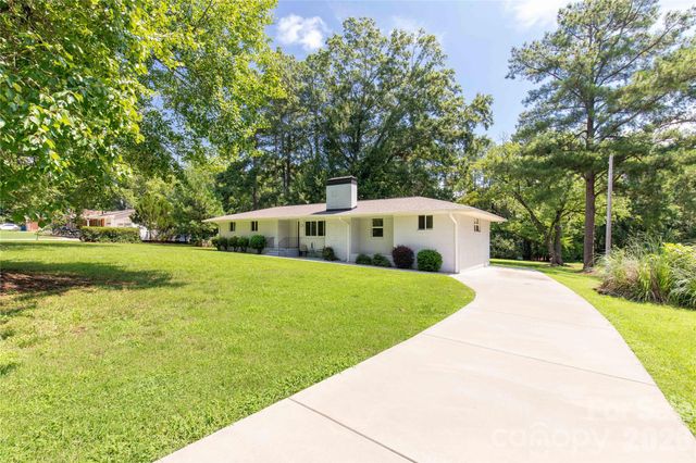 1405 Lakeview Drive, Pineville, NC 28134