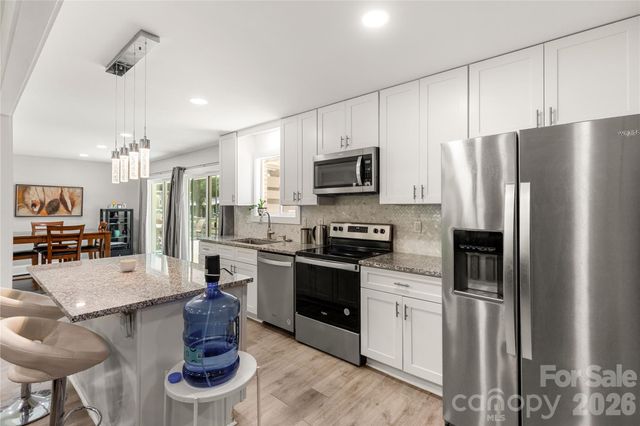 1405 Lakeview Drive, Pineville, NC 28134