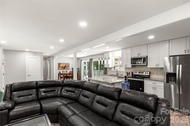 1405 Lakeview Drive, Pineville, NC 28134