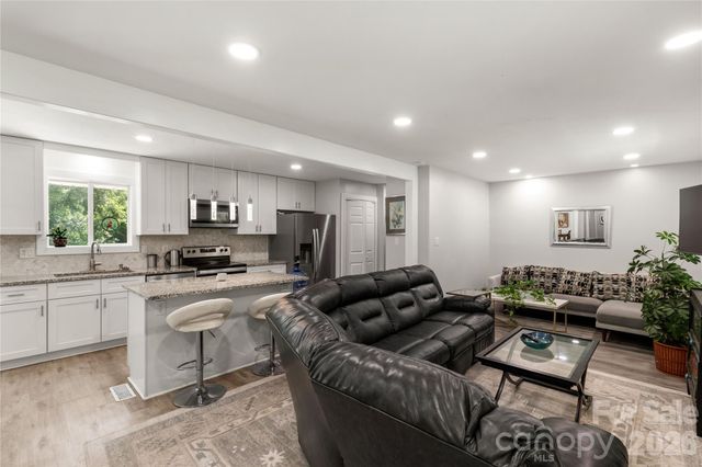 1405 Lakeview Drive, Pineville, NC 28134