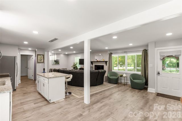 1405 Lakeview Drive, Pineville, NC 28134