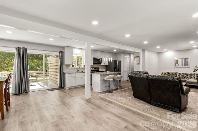 1405 Lakeview Drive, Pineville, NC 28134