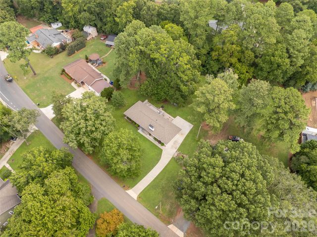 1405 Lakeview Drive, Pineville, NC 28134