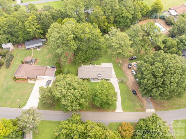 1405 Lakeview Drive, Pineville, NC 28134