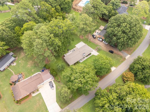 1405 Lakeview Drive, Pineville, NC 28134