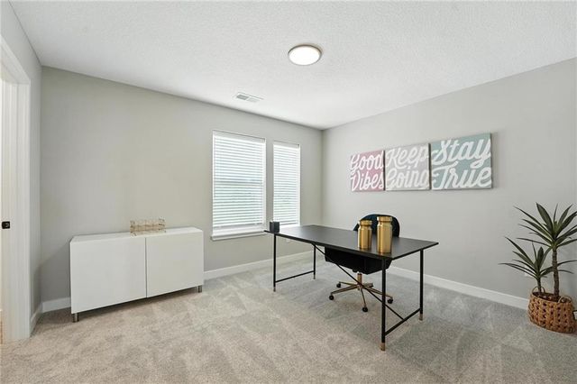 902 SW Bluebird Lane, Oak Grove, MO 64075