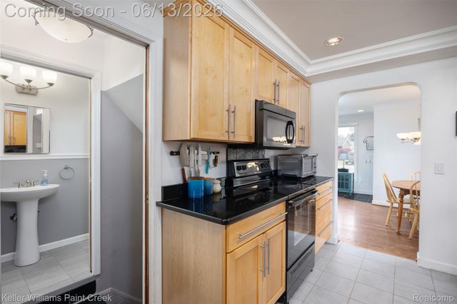 35327 Hathaway Street, Livonia, MI 48150