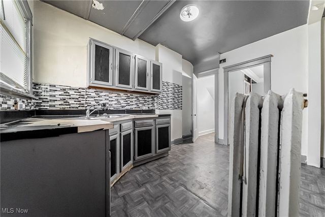 12224 Clifton Boulevard, Cleveland, OH 44107