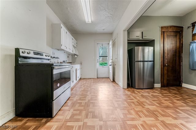 12224 Clifton Boulevard, Cleveland, OH 44107