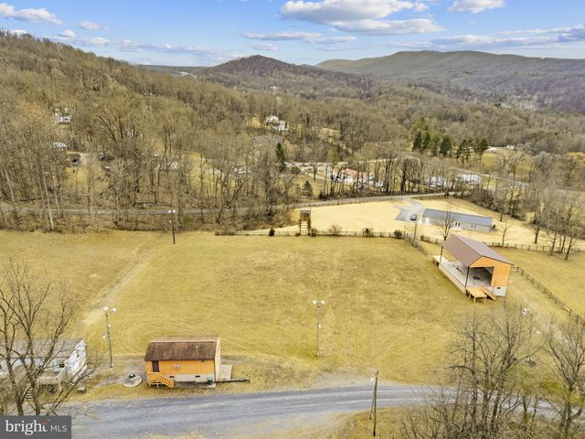 303 BARBEQUE DR, Berkeley Springs, WV 25411