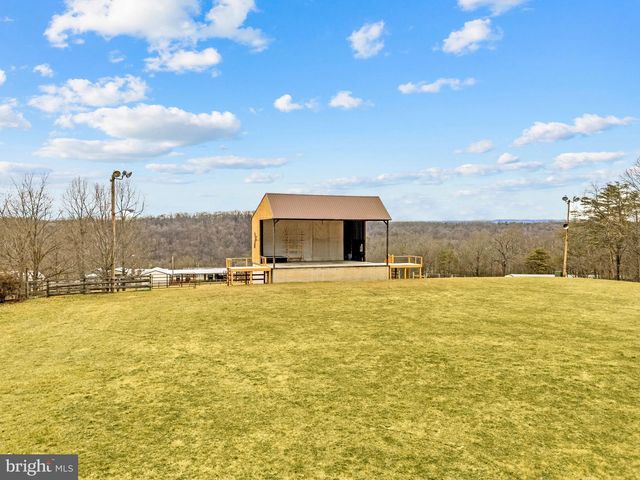 303 BARBEQUE DR, Berkeley Springs, WV 25411