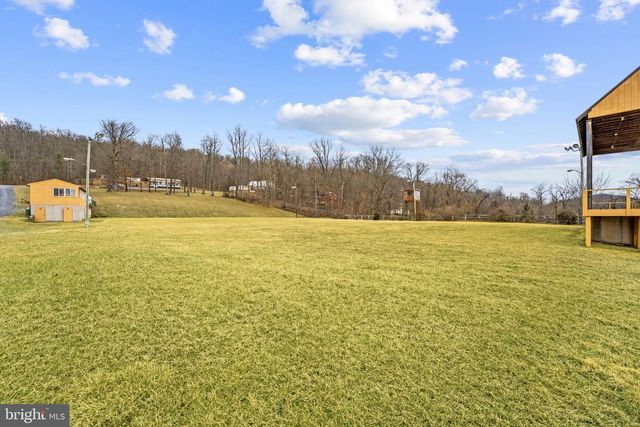 303 BARBEQUE DR, Berkeley Springs, WV 25411