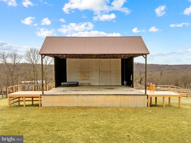 303 BARBEQUE DR, Berkeley Springs, WV 25411