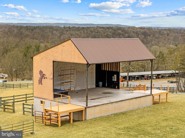 303 BARBEQUE DR, Berkeley Springs, WV 25411