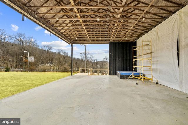 303 BARBEQUE DR, Berkeley Springs, WV 25411