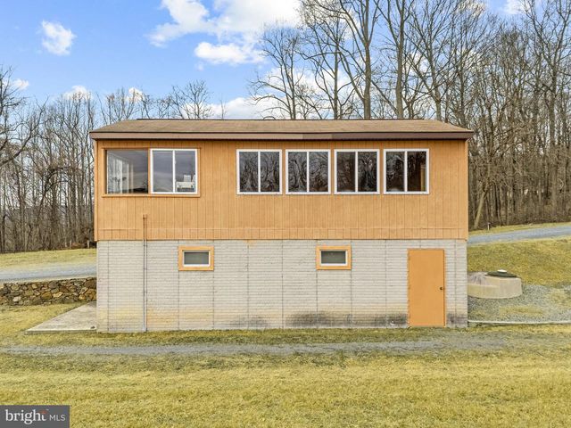 303 BARBEQUE DR, Berkeley Springs, WV 25411