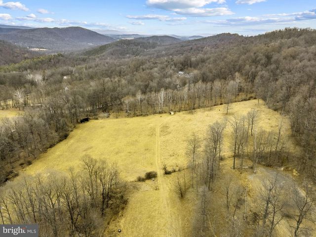303 BARBEQUE DR, Berkeley Springs, WV 25411
