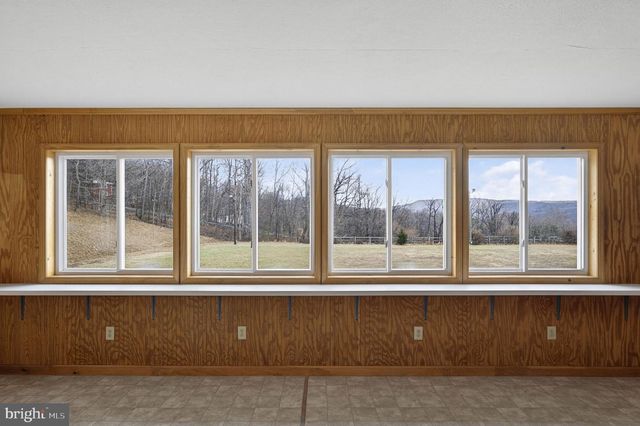 303 BARBEQUE DR, Berkeley Springs, WV 25411