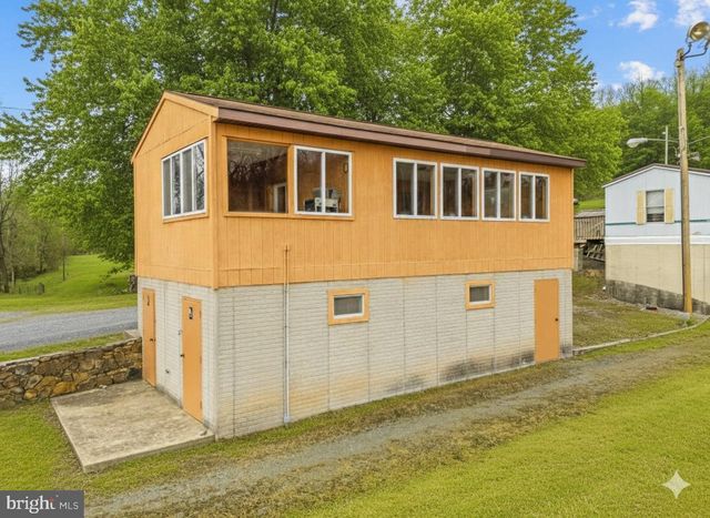 303 BARBEQUE DR, Berkeley Springs, WV 25411