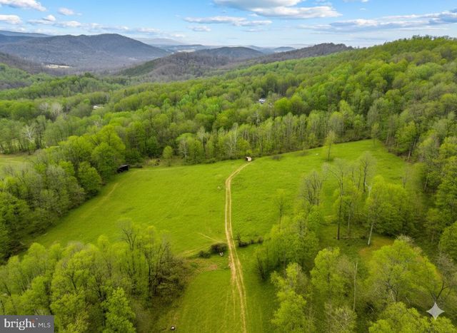 303 BARBEQUE DR, Berkeley Springs, WV 25411