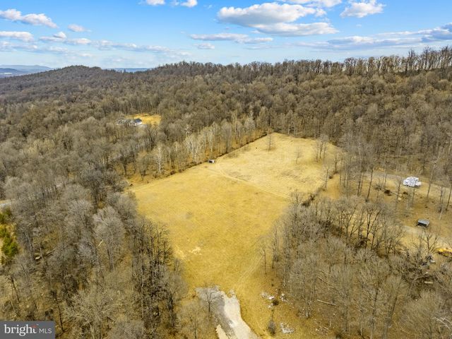 303 BARBEQUE DR, Berkeley Springs, WV 25411