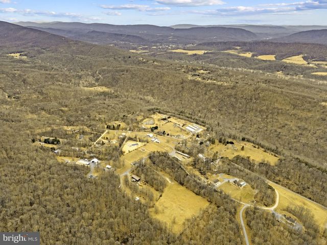 303 BARBEQUE DR, Berkeley Springs, WV 25411