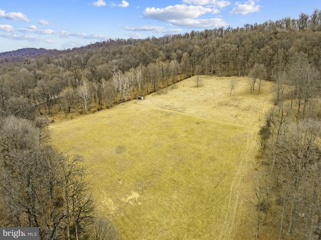 303 BARBEQUE DR, Berkeley Springs, WV 25411