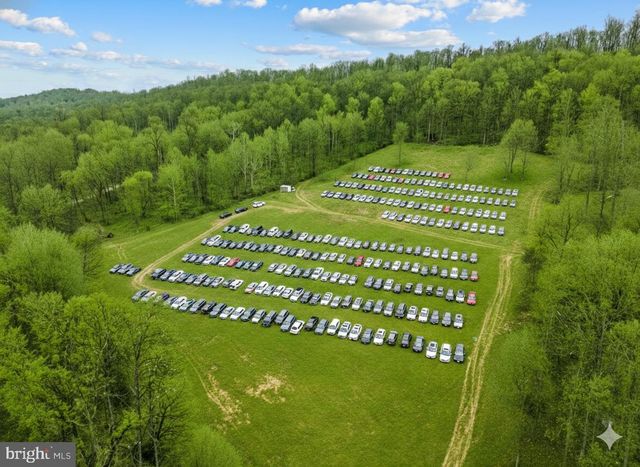 303 BARBEQUE DR, Berkeley Springs, WV 25411