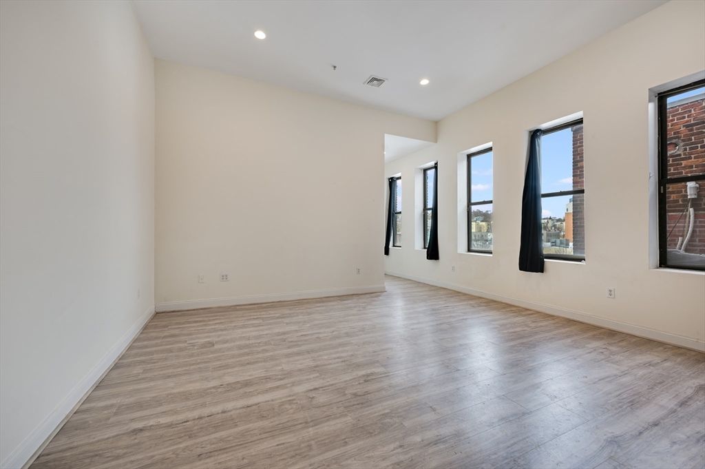 7 Central Square 306, Lynn, MA 01901