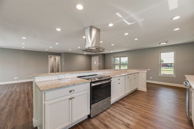 302 County Road 3320, Greenville, TX 75402