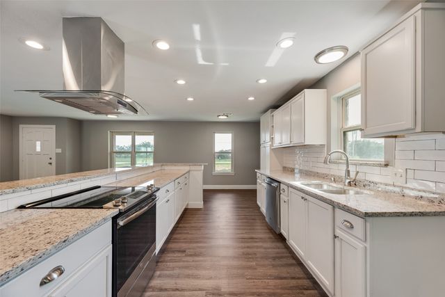 302 County Road 3320, Greenville, TX 75402