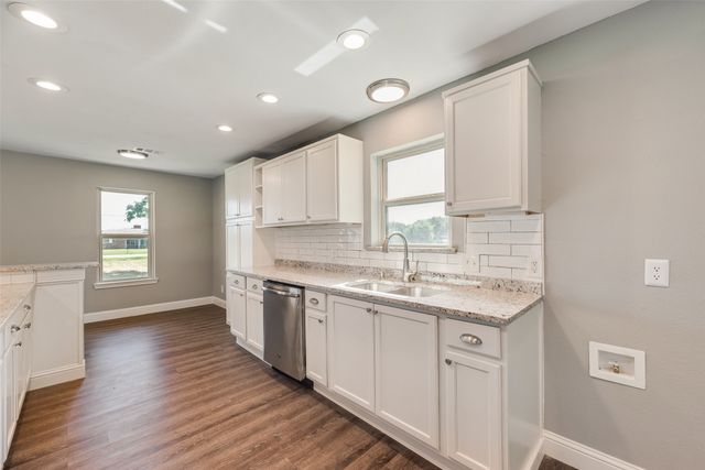 302 County Road 3320, Greenville, TX 75402
