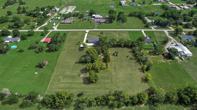 302 County Road 3320, Greenville, TX 75402