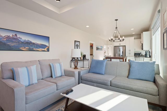 3859 NE Oakside Lp, Bend, OR 97701