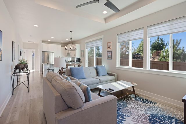 3859 NE Oakside Lp, Bend, OR 97701